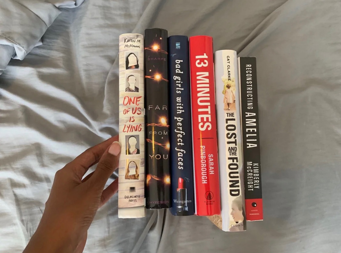 thirdwit1's tweet photo. Have not that many bundles or series left, so I’m advertising so I can get a little bit more money because I need it! Grab them while you can! Shop: https://t.co/AfiqZhR48c. #booksforsale #booksfortrade #arcsfortrade https://t.co/MzB73RifYO