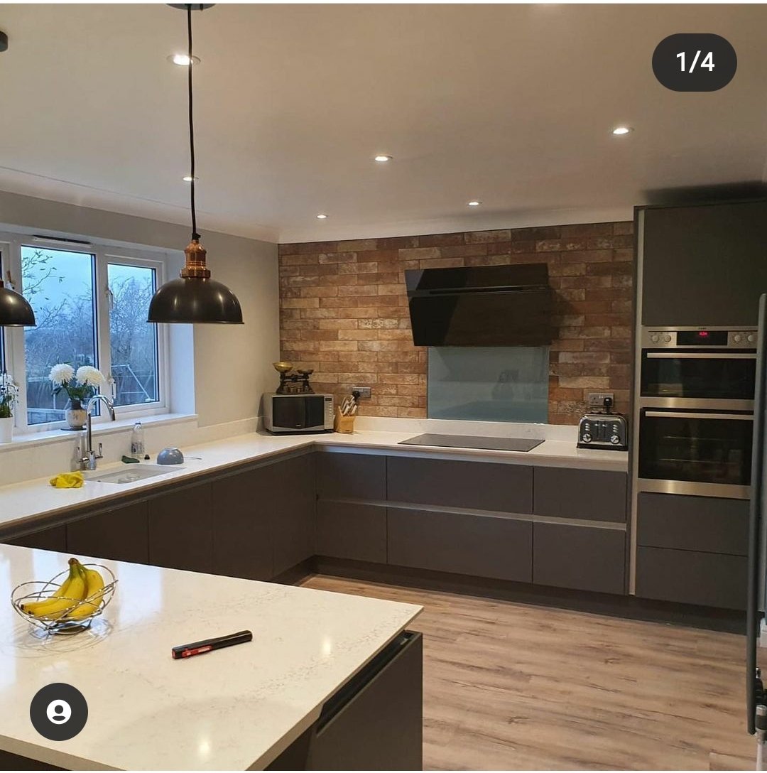 KBB_EALtd's tweet photo. 🤩 Customer wanted a urban industrial feel and we think this has been delivered 👌🏻😍#kitchendesign #handlelesskitchen #crownimperialkitchen #decoglaze #glasssplashback #fakebricktile #crlquartz #quartz https://t.co/CcTUCFX13K
