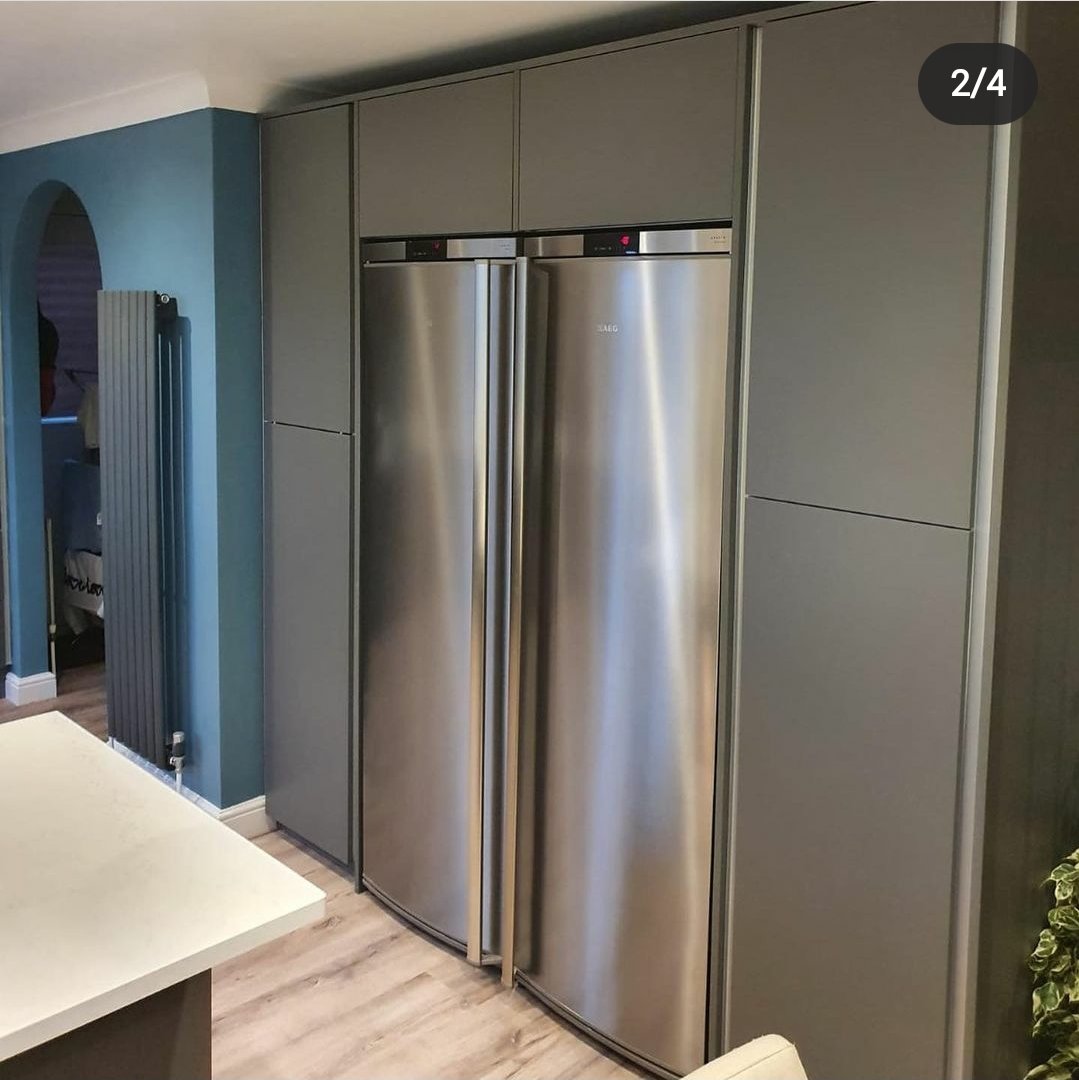 KBB_EALtd's tweet photo. 🤩 Customer wanted a urban industrial feel and we think this has been delivered 👌🏻😍#kitchendesign #handlelesskitchen #crownimperialkitchen #decoglaze #glasssplashback #fakebricktile #crlquartz #quartz https://t.co/CcTUCFX13K