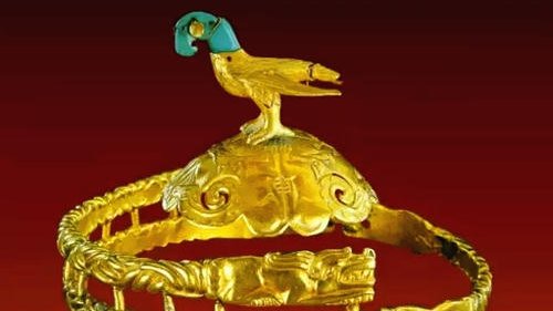 A curious bronze item (1) uncovered in a tomb dating to 2-3 c AD, in the cemetery of Xiongnu people relocated from Mongolia to Qinghai after they defected to the Han dynasty. It's first identified as the cover of an incense burner (2), now considered by some to be a crown like(3)