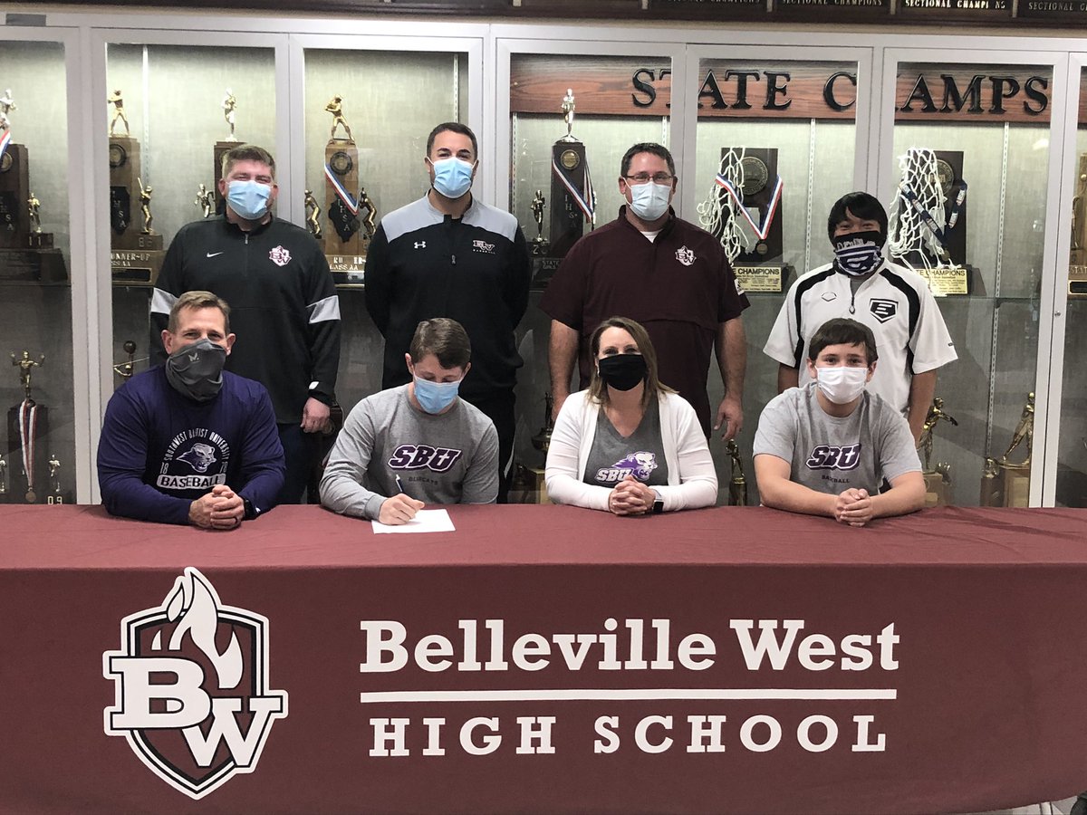 Maroon_Baseball's tweet photo. Congratulations to Jordan Brown (Culver Stockton) Connor Adams ( Lindenwood Univ.) Johnny Sweeney (Lakeland CC) &amp; Ryan Loeffler (Southwest Baptist Univ.) on signing their NLI today!! #maroonpride @BWestAthletics @MaroonWay201 https://t.co/90EStXo4vE