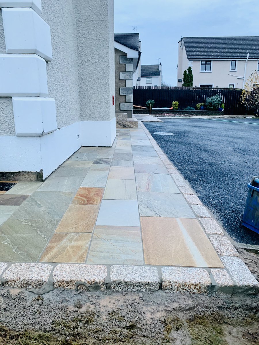 CASTLEPAVING tweet media