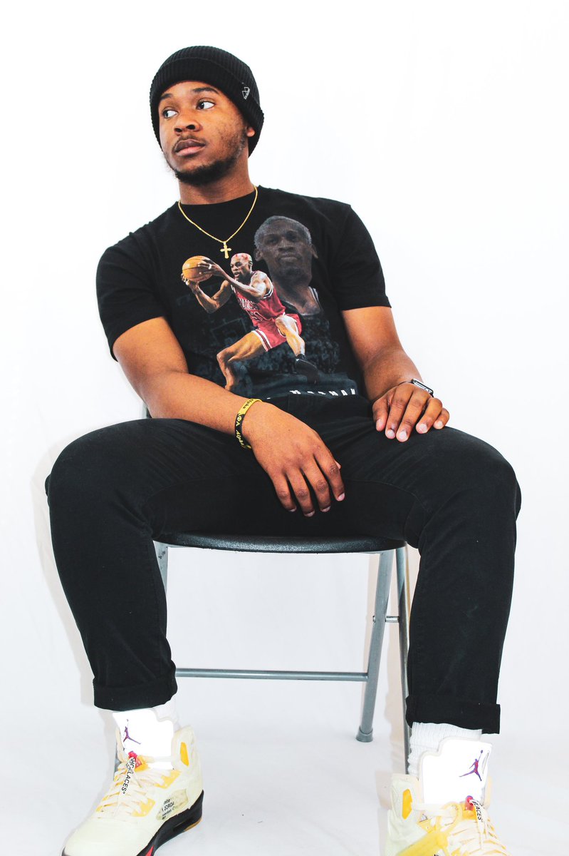 jirisk_'s tweet photo. “And really, I think I like who I'm becoming.
There's times when I might do it just to do it like it's nothing.”
#21🍾 #CheersTo21 #readitslow
.
.
.
.
📸 : @TreyCotton_ https://t.co/DQEIdBOYI5