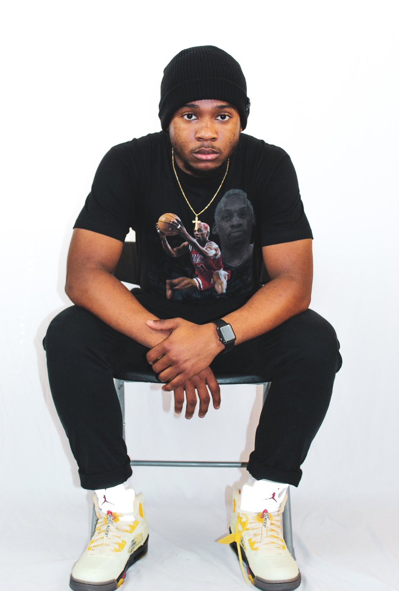 jirisk_'s tweet photo. “And really, I think I like who I'm becoming.
There's times when I might do it just to do it like it's nothing.”
#21🍾 #CheersTo21 #readitslow
.
.
.
.
📸 : @TreyCotton_ https://t.co/DQEIdBOYI5