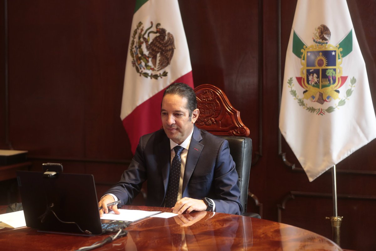 PanchDominguez's tweet photo. Me da gusto anunciar la llegada de la empresa brasileña Ascenty a Querétaro, con una inversión de 350 mdp y la generación de empleos de alta especialización, en dos centros de datos. Somos un aliado estratégico en el área de las tecnologías de la información. #QroOrgulloDeMx https://t.co/jzPDc89qsI