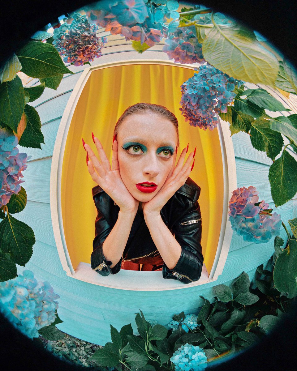 “Identity Crisis.” A self-portrait series by Savana Ogburn 💓
 
#ShareWithPride 

instagram.com/p/CHyhlYuMKwU/