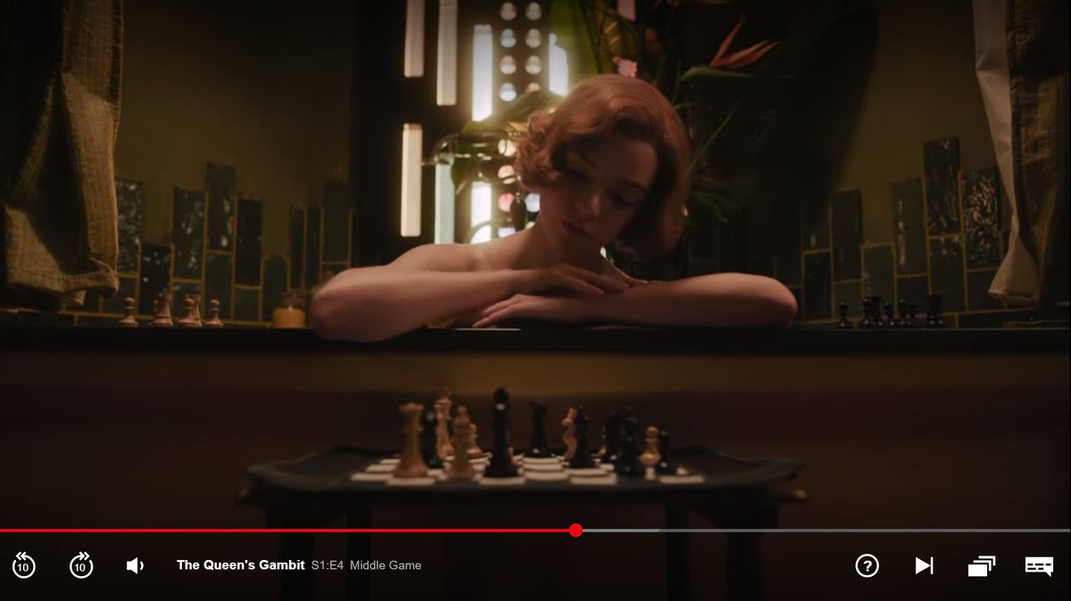 Wait, why is she analyzing... not her adjournment?(I can't really tell what's going on here but there's Queens on the board and there are no Queens on the board in her match)