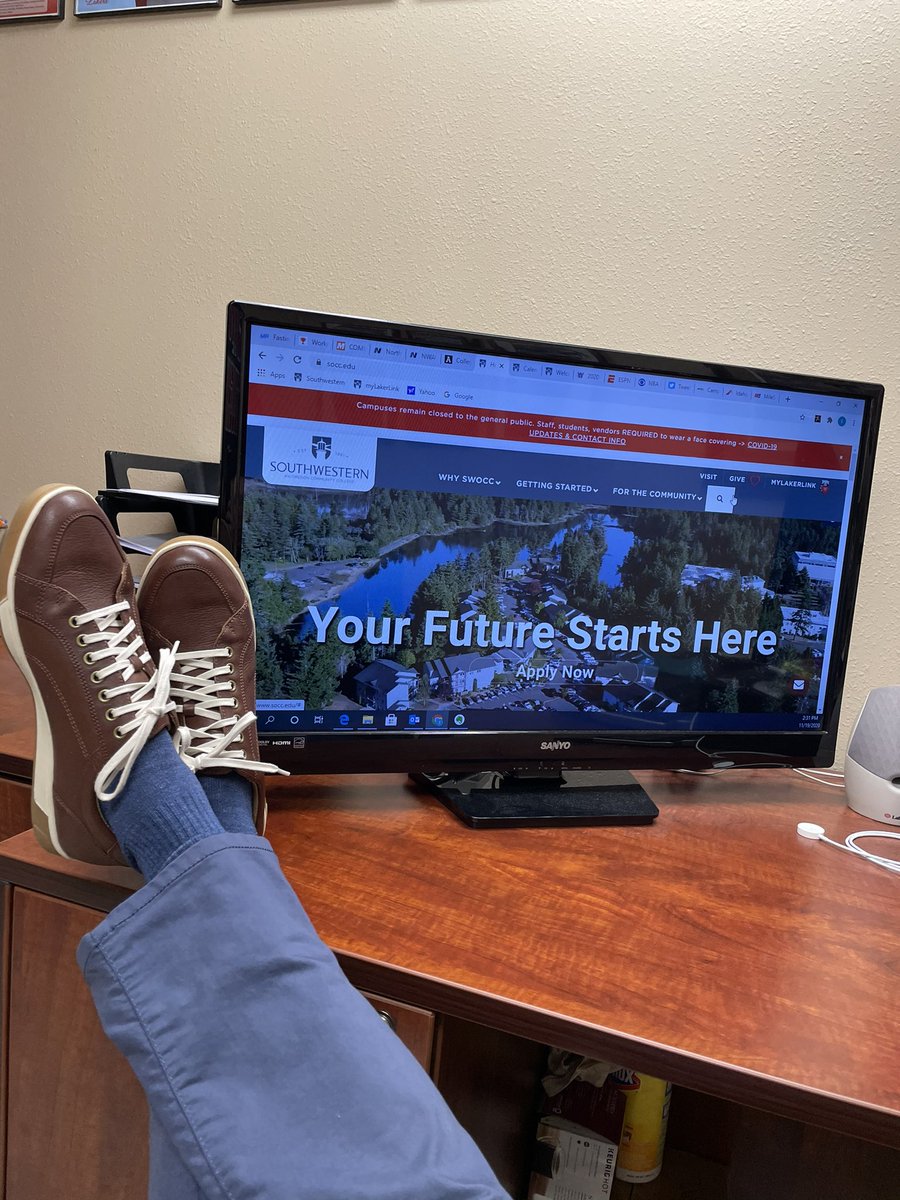 CoachHop's tweet photo. Today’s Zoom meeting, I am wearing👖for the 2nd time this term and some @colehaan 👟 finishing the term 💪🏻 #zoomdresscode #zoom #FridayEve #FridayJr #pregamefortheweekend #thursdayvibes https://t.co/sftqfRWzb7