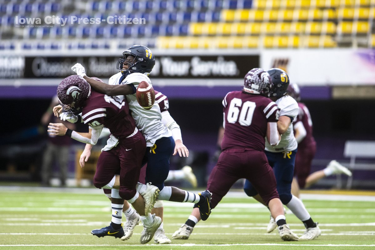 josephwcress's tweet photo. Iowa City Regina Regals are the 2020 Class A football state champions. @ReginaRegalsAP @Regals_Football #iahsfb @presscitizen @RegisterVisuals Photos: https://t.co/UwZTXzPabX https://t.co/KTJGfrVSzy