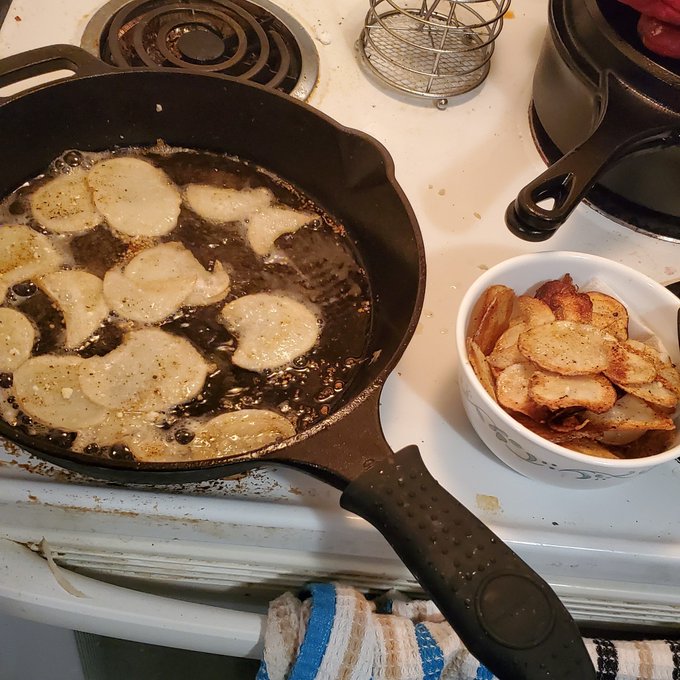 Homemade potatoe chips cause I'm an adult https://t.co/ThrrliKruQ<a href="/tag/thebeardstruggle"class="tags"><span>#thebeardstruggle</span></a>
