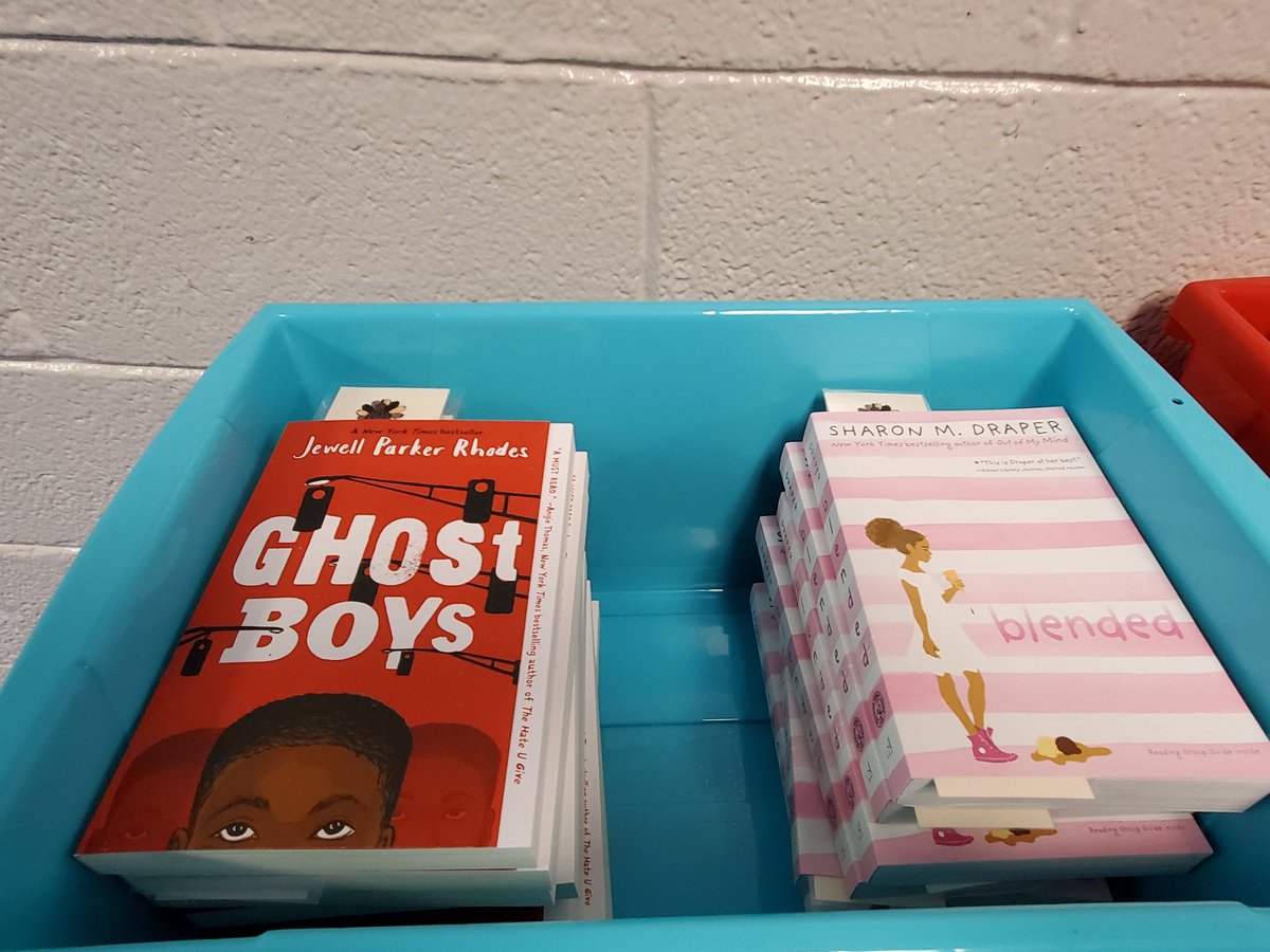 MrsCJohnsonSC's tweet photo. Excited for our Middle Schoolers to be able to Feast on Fiction this Thanksgiving break. @Trojansblue https://t.co/zt1JhnmWw1