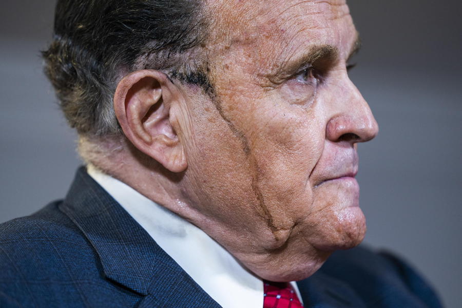 sergiopinto87's tweet photo. To be honest, I would rather watch hair dye dry.
#hairdyegate #RudyGiuliani #DonaldJTrump #MakeAmericaGreatAgain #hair #USAelection2020 @JoeBiden @RudyGiuliani @realDonaldTrump https://t.co/hyCIwkLaYG