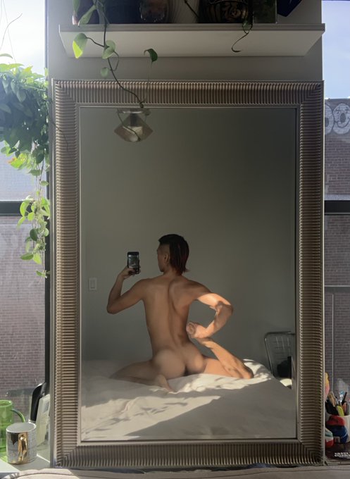 1 pic. don&rsquo;t usually watch my back cuz I know u got that covered ✨ https://t.co/pNEjSGZ53a