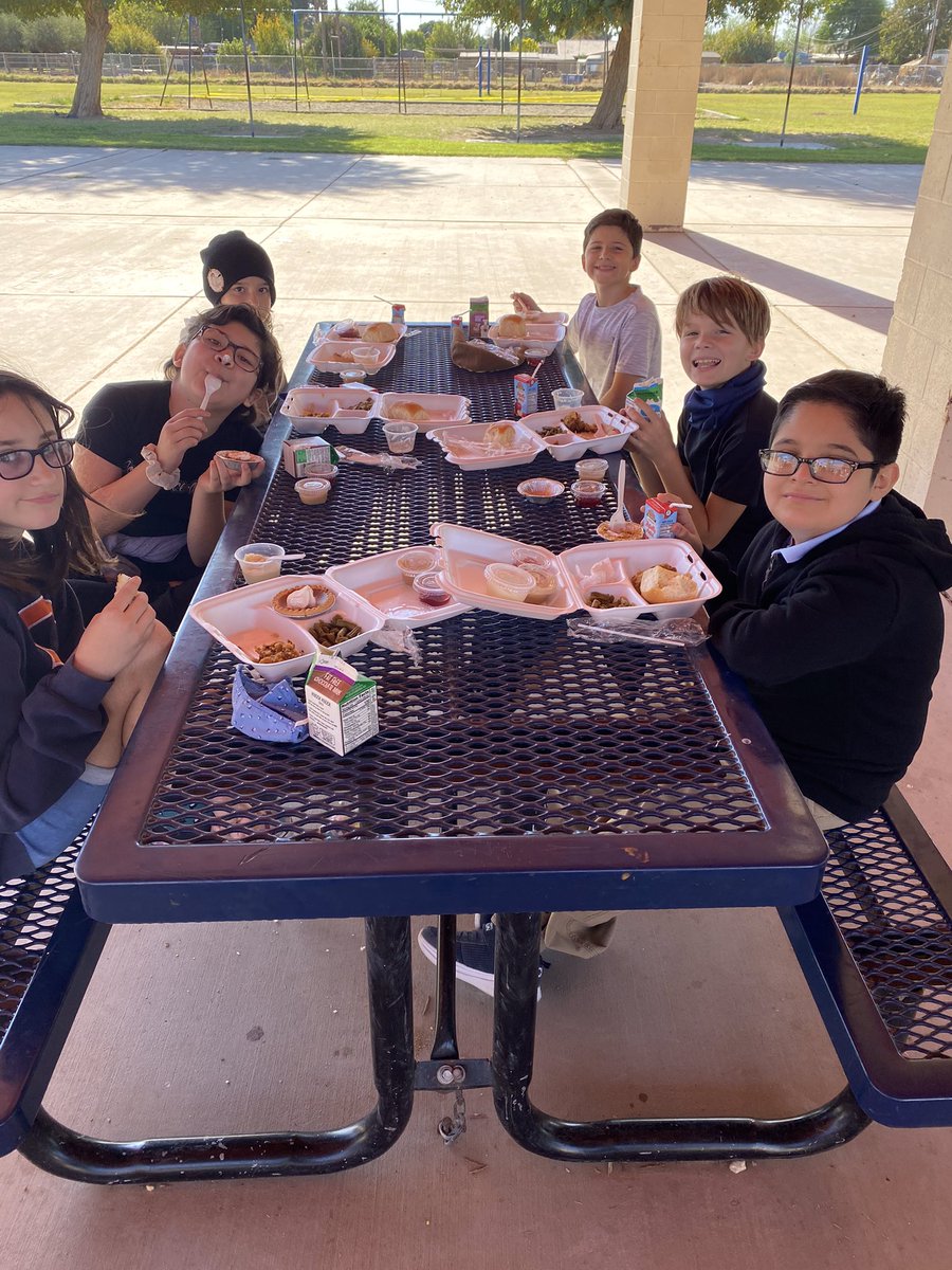 Mrs. Santa Cruz tweet media