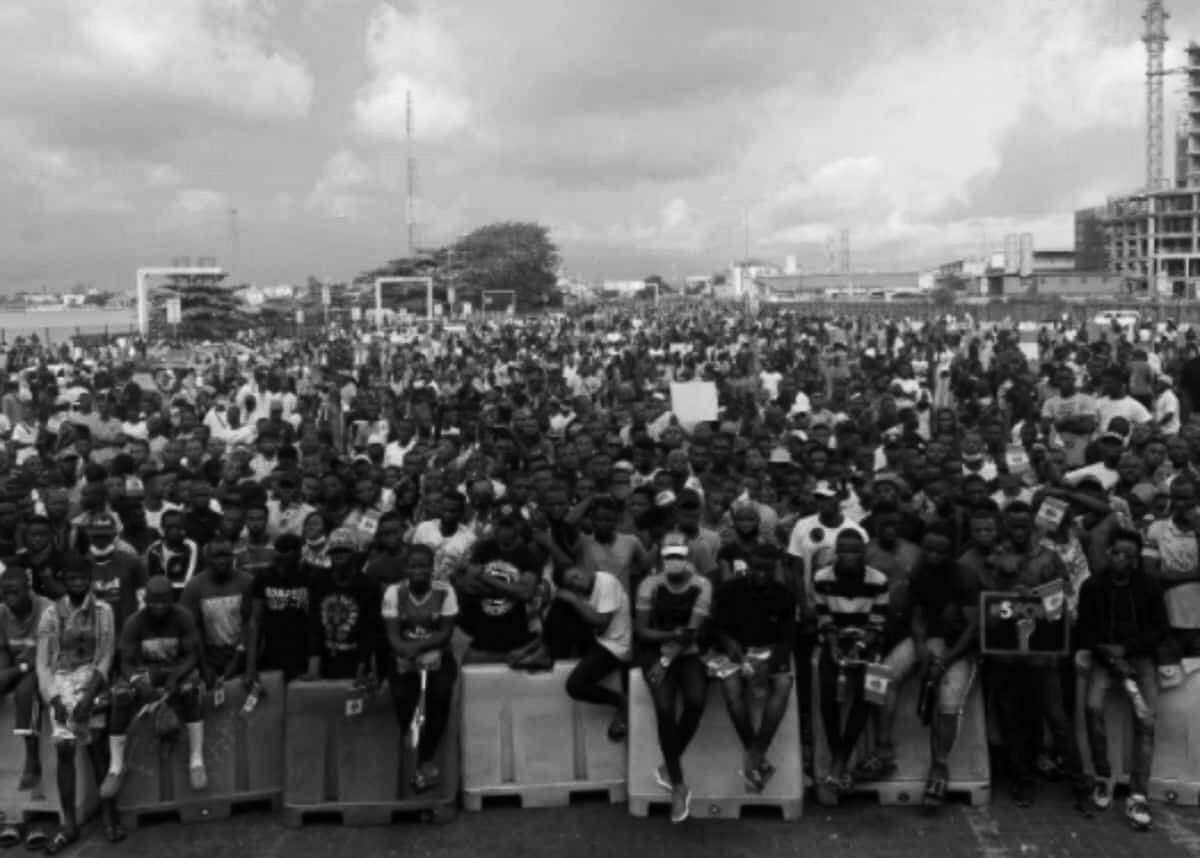 ChinweChekwa's tweet photo. We have not forgotten... #4weeks #Amonth #EndSars https://t.co/Yf55j0y4Zf