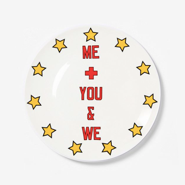 20x200's tweet photo. #Artistplateproject is serving up these Limited-edition artist plates to benefit @NYhomeless . One plate, like this beauty by 20x200 artist #LawrenceWeiner, can feed 75 homeless New Yorker’s. https://t.co/OoEjN7NAS0 https://t.co/ZRroiMQ4am