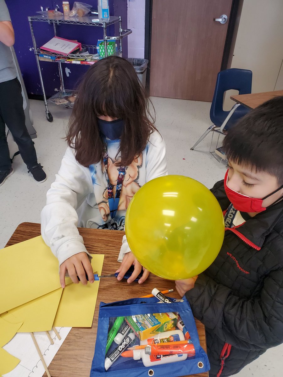 RubioClass's tweet image. Stayed tuned for part 2! We spent the day imagining and planning what our parade balloons would look like after reading #BalloonsOverBroadway @Southside_AISD