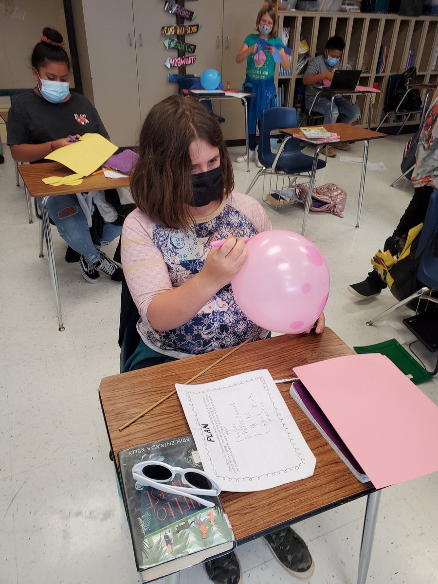 RubioClass's tweet image. Stayed tuned for part 2! We spent the day imagining and planning what our parade balloons would look like after reading #BalloonsOverBroadway @Southside_AISD