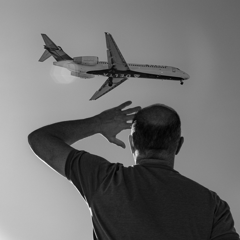 Hi_I_am_JPH's tweet photo. Is That You, Riley?

A Global Warming, 70's, mid-November day, so went out to shoot. Went to this one spot where the planes fly right above on their descent to landing, with this kind of shot in mind... lucked out it was a Delta, the very airline @RileyStah flight attends for! 👍 https://t.co/TuYOrN86Fu