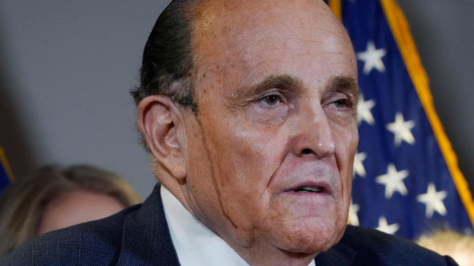 EspenGris's tweet photo. #RudyGiuliani #dudeyoureleaking #MAGA #fourseasonstotallandscaping #youcantmakethisstuffup https://t.co/5EUxegP5Ck
