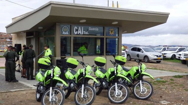 One trouble is you need incredibly fine grained crime and price data. You also need a large-scale intervention with a plausible control group.Miguel gathers block-level data from 3 cities in Colombia. And he finds a huge intervention: the building of 100 mini-police stations.