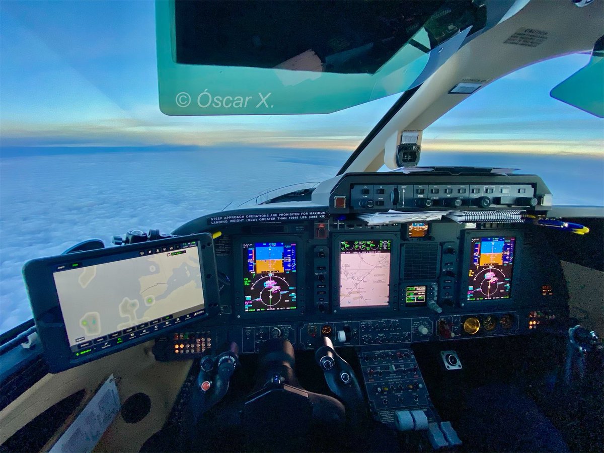 oxaire's tweet photo. Descendiendo🛬🌥☁️☁️#ComparteTuAtardecer #PilotsOfTwitter #aviationdaily #Avgeek #aviationlovers #pilotlife https://t.co/2bIz4rmmxW