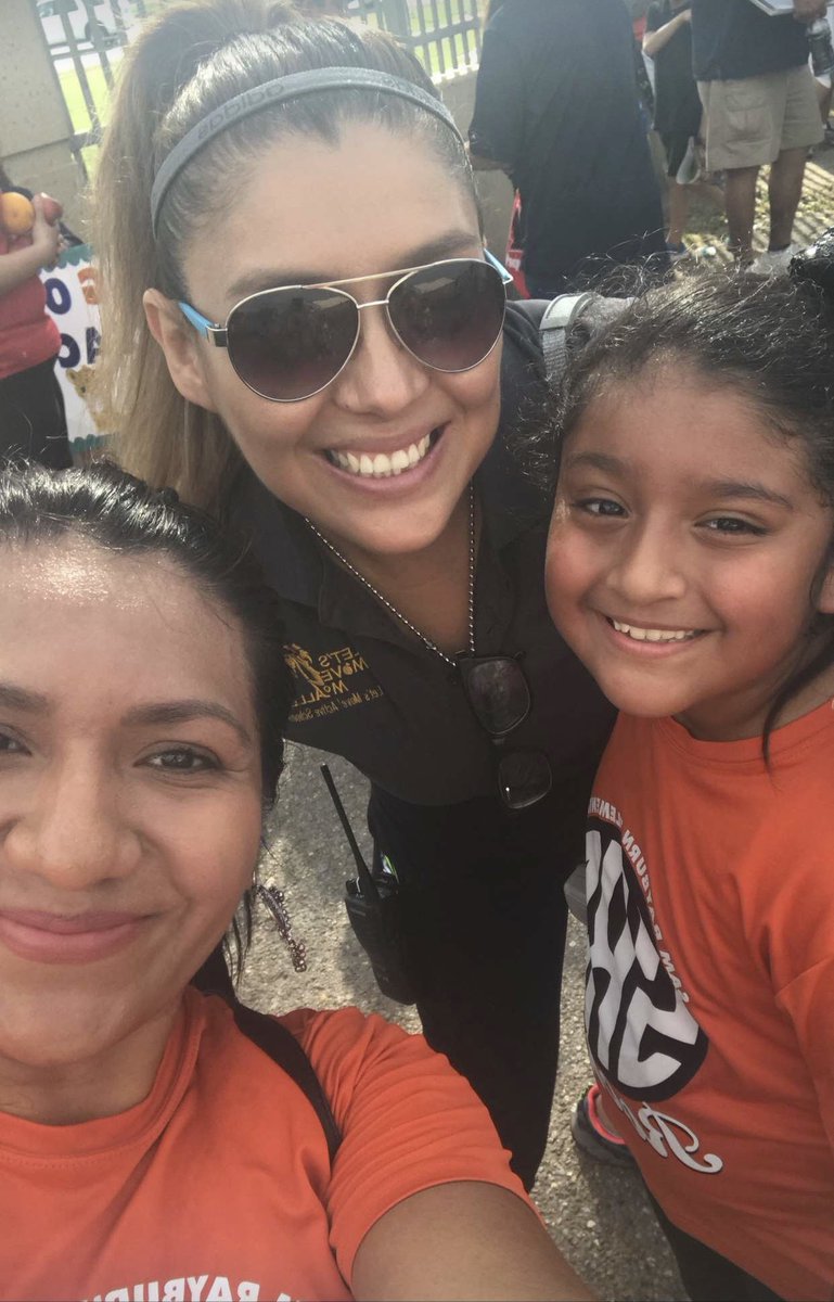 anabelsorias's tweet photo. Happy National Parental Involvement Day!!
Pk a 7th grade
Cuando crezca ella lo recordará ♥️
#mamivoluntaria #pkto7thgrade #jacksonelementary #rayburnelementary #morris https://t.co/6fgHuh81T5