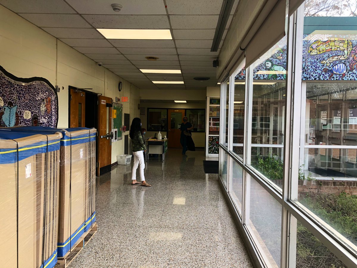 MelocheJoe's tweet photo. Bret Harte ES was welcoming Cohort A students back for their second day in school, this morning. I saw lots of sparkling eyes above the masks as teachers and students began their day together. In person &amp; online, combining together-some very talented teachers!! https://t.co/eEA18O4oLQ