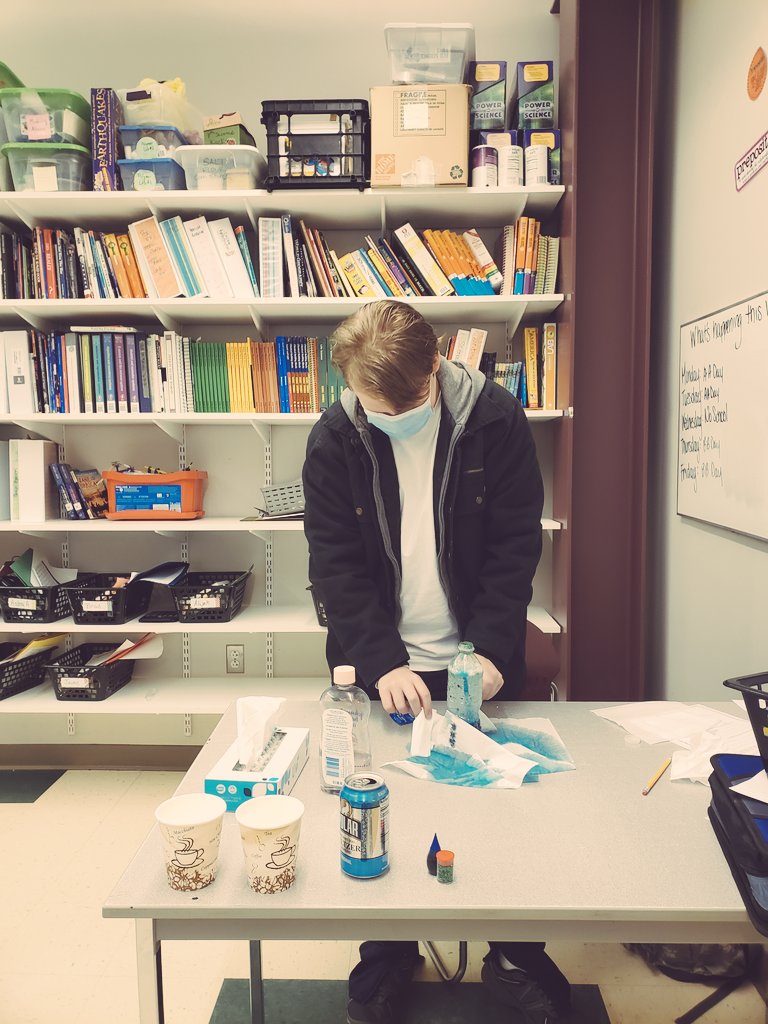 MrsGrangerhdms's tweet photo. Learning about density, best part??  Making explosions! #HDMSPRIDE https://t.co/3VwaypRAxG