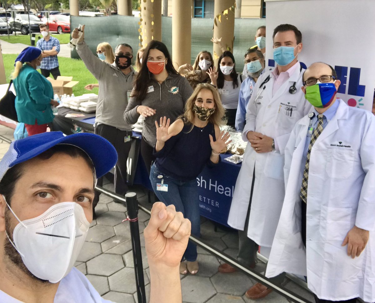 arielroman's tweet photo. Felicidades a nuestros héroes de la salud y al @MIAJewishHealth en su 80 aniversario! 👏🏼👏🏼👏🏼 Ellos son una bendición a la comunidad 🙏🏼  Es un gusto brindarles comidas junto a los @MiamiDolphins 🐬 #FoodReliefProgram 👍🏼
Gracias a todos q ayudaron! 🎁 Israel &amp; #GiveMiamiDay 🇮🇱🇺🇸 https://t.co/3Ce4A1XROw