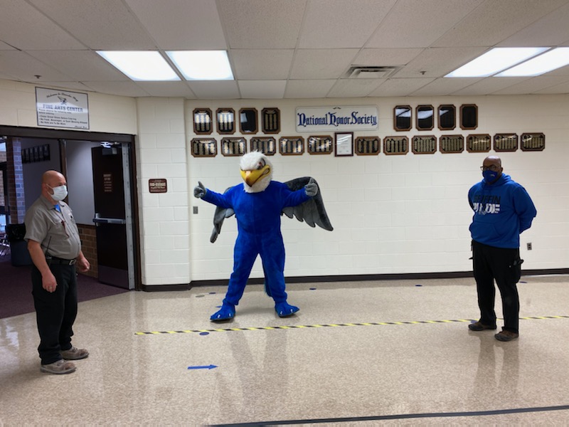 LWEGriffins's tweet image. We are thankful for our staff that continues to work hard each day at LWE. #ThankfulThursday  @LWEGriffins vs @SandburgHS Spirit Week Challenge!!! Let&apos;s see who you are thankful for🖤💙🖤
#EastvsSandburg #SpiritWeekChallenge @lwestuco