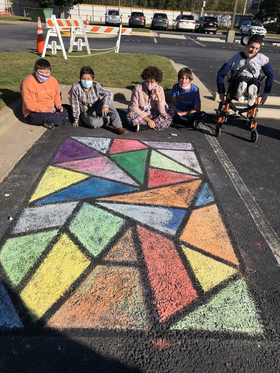 AJHSartstars's tweet photo. These kiddos nailed their Chalk Walk masterpiece!🎨🌈🎉 @AJHSonDean #AJHSonDean #CelebrateAuburn #AuburnCitySchools https://t.co/DOlAk4cSXU