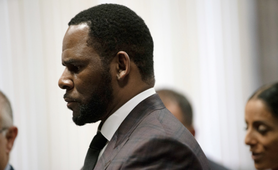 IceCreamConvos's tweet photo. R. Kelly: Sex Trafficking & Racketeering Trial Set For April https://t.co/pjdVYCMctZ ⚖️🍦#RKelly #CasedUp https://t.co/0VR9sqvBuB