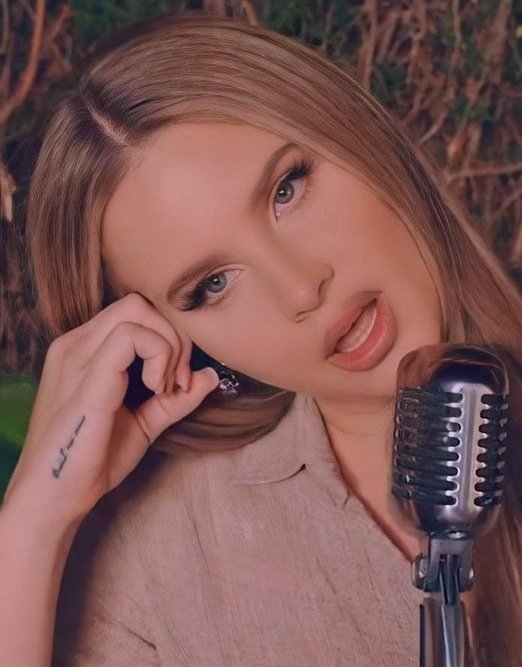 lanadelreynbr's tweet photo. A bixa entregou beleza viu, ela sabe que entregou... https://t.co/11bl3WPlBE