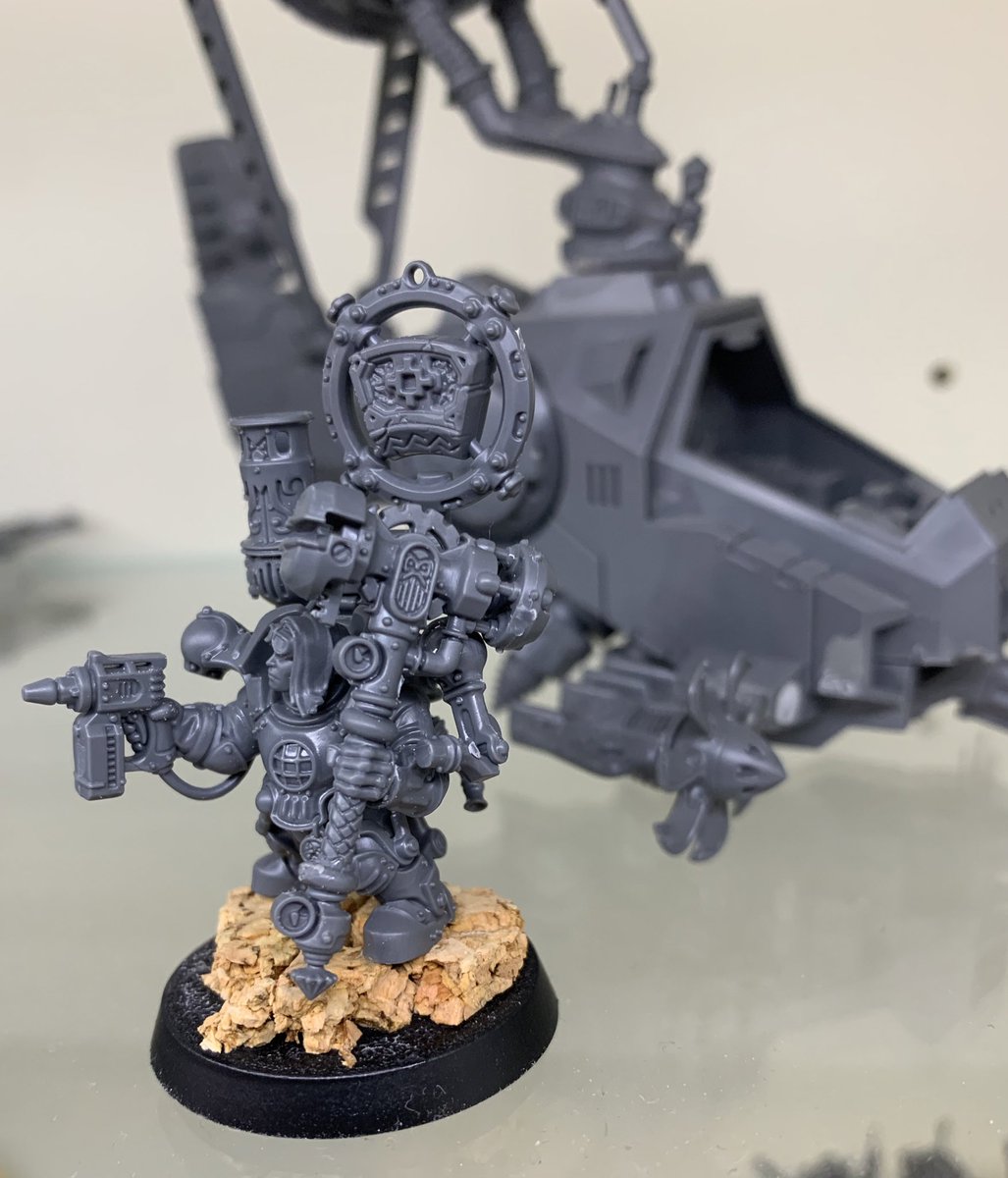 alexley0910's tweet photo. #roadtoraw #raw21 update; after loosing a few hours and suddenly realising the time the basic conversion for Elma Jogirdottir is done. Here’s a sneak preview of her posing with her Company Ship @Realms_at_War #WarhammerCommunity https://t.co/uvUzptgTfU