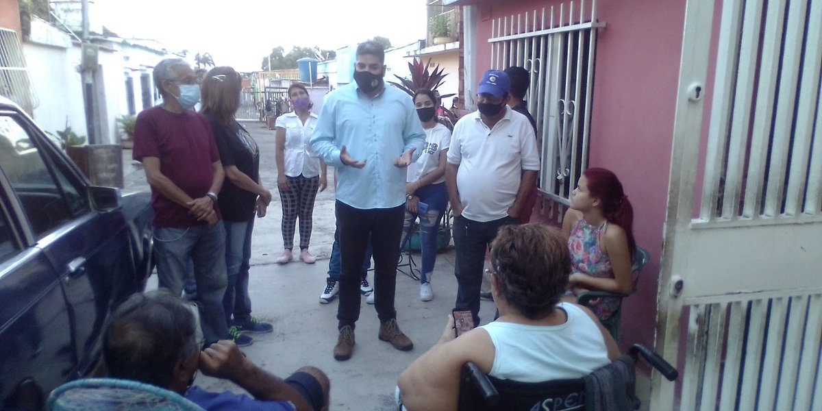 Visita al barrio Unión; informando la consulta popular y el fraude electoral no al voto del 6D. Los verdaderos ADECOS no entregamos a nuestro pueblo a la miseria del oficialismo. <a href="/mdominguezAD/">Mariela Domínguez de Rojas</a> <a href="/prospericarlos/">Carlos M. Prosperi</a> <a href="/CFranmi/">Franmi Hernandez calvo</a> <a href="/oliscaa/">Olisca Calvo.</a> <a href="/hramosallup/">Henry Ramos Allup</a>
