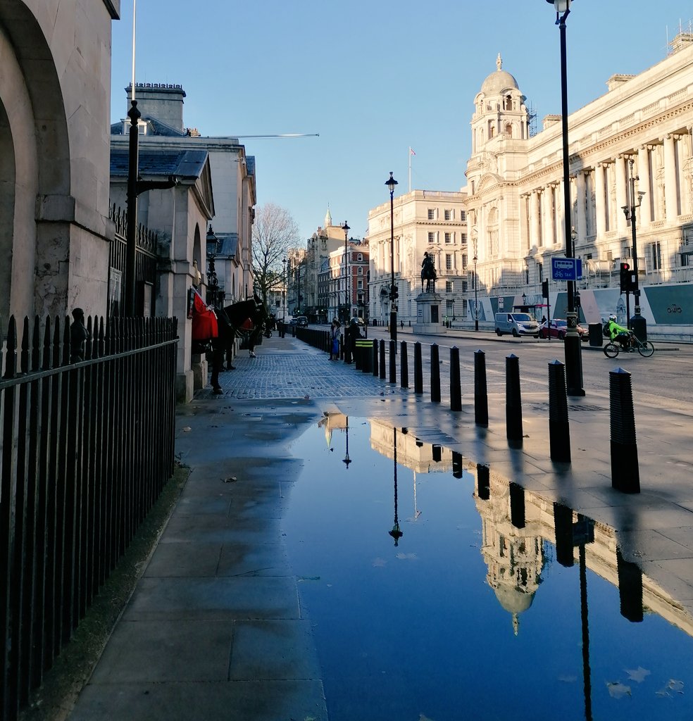 J_Bella_S's tweet photo. Yesterday was a day of two halves.
My challenge in the rain, then a glorious afternoon.
Perfectly encapsulated in this reflection picture with immaculate blue skies.
Open it up to enjoy the full effect and enhance your #FridayFeeling #London #myphoto #myjoy #ToShareWithYouAll https://t.co/cvB1vsjwjA