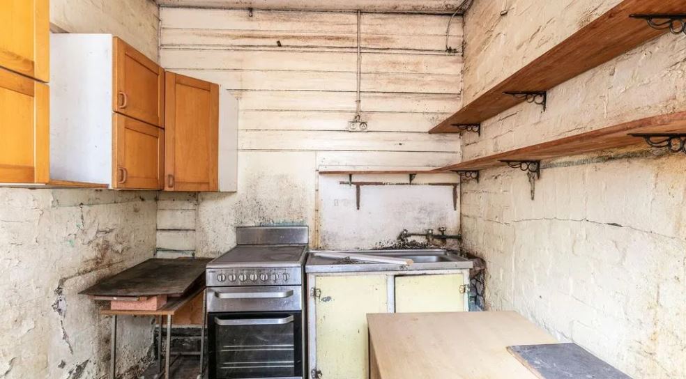 A mouldy, rusted, dilapidated inner west shack with an outdoor dunny could be your new home, with buyers possibly able to pick it up for less than what it sold for in 2019. realestate.com.au/news/dilapidat… #realestateau #NSW via <a href="/RealMattBell/">Matt Bell</a>