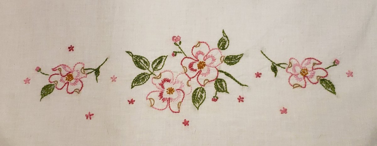 quilts_more's tweet photo. Vintage Floral Embroidered Pillowcase, White Pillowcase, Pink Flowers With Green Leaves, Needlepoint, Retro Bedding Style, Floral Bedding https://t.co/nOHYz3Um7T #Etsy #ImagineQuiltsAndMore #FlowerEmbroidered https://t.co/5Mffr7qA5u