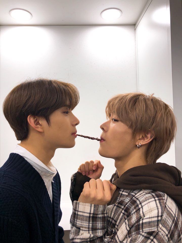 jihyoclock's tweet image. me &amp;amp; @xiaogore !