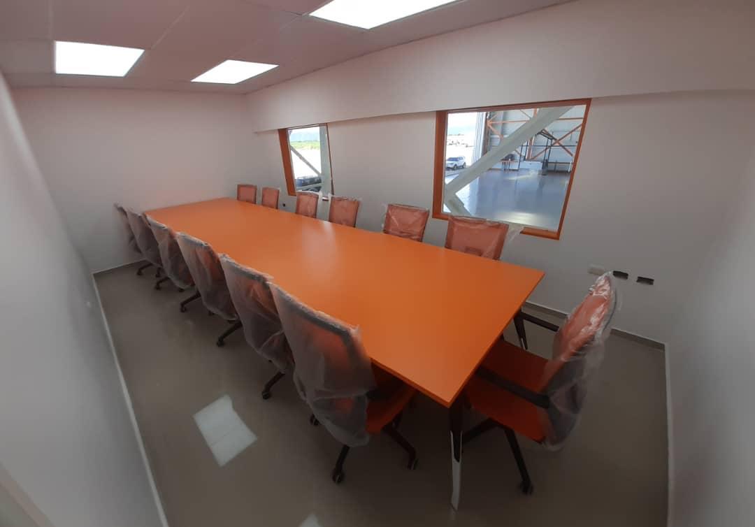 Inauguramos la sede de la Empresa Aeronáutica Nacional, S.A. (EANSA) y presentamos el avión prototipo, 100% hecho por mano de obra venezolana. La innovación, la inteligencia, la ciencia y la tecnología le está abriendo camino a las soluciones y respuestas que necesita Venezuela.