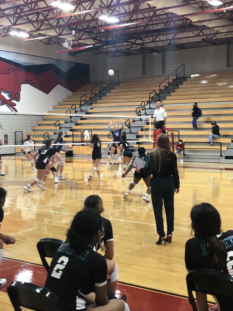 jcrock10's tweet photo. @PMHSMavs_Vball taking on @Kingwood_VB in the UIL Region 3 Class 6A Bi-District Playoff Matchup tonight at North Shore HS. These ladies in Teal play with such passion & energy! #GoMavs #TealIsForReal @PMHSMavericks https://t.co/ynwcj7UKVZ