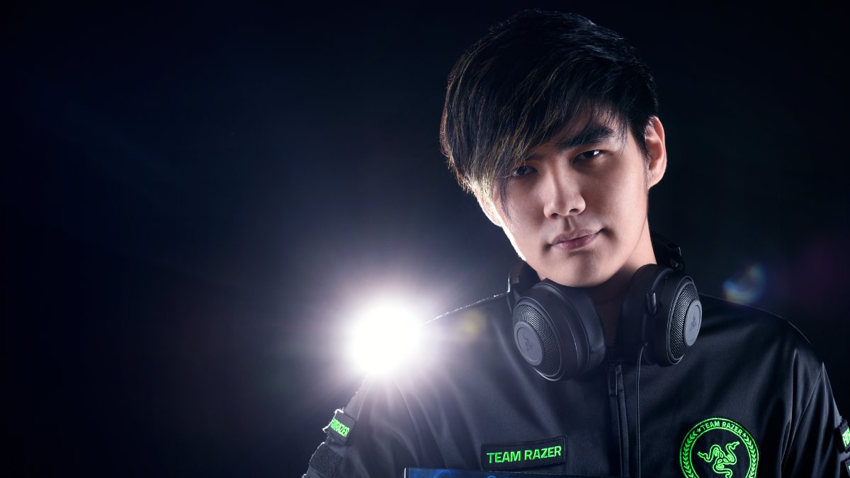 TeamRazer's tweet photo. Let's gooooo! @Xianmsg has a shot for #SUPERGAMER2020 ESPORTS PLAYER OF THE YEAR! https://t.co/ahNL9hyYd9 #TeamRazer https://t.co/U2N3srZpMq