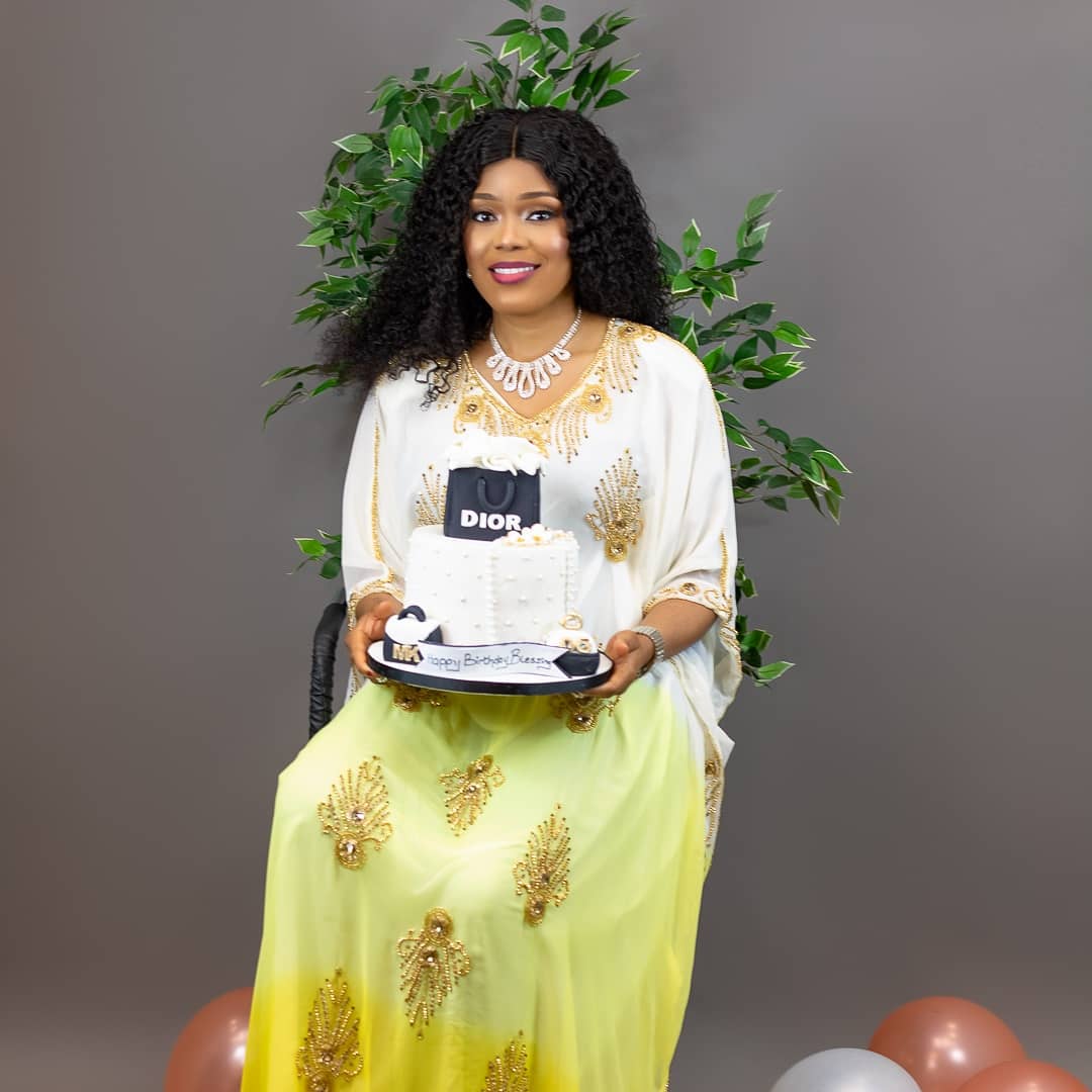 chyblessdavis's tweet photo. Celebrating another beautiful year!
#birthdaygirl
#blessdavisdigest https://t.co/3LDBUAchyx