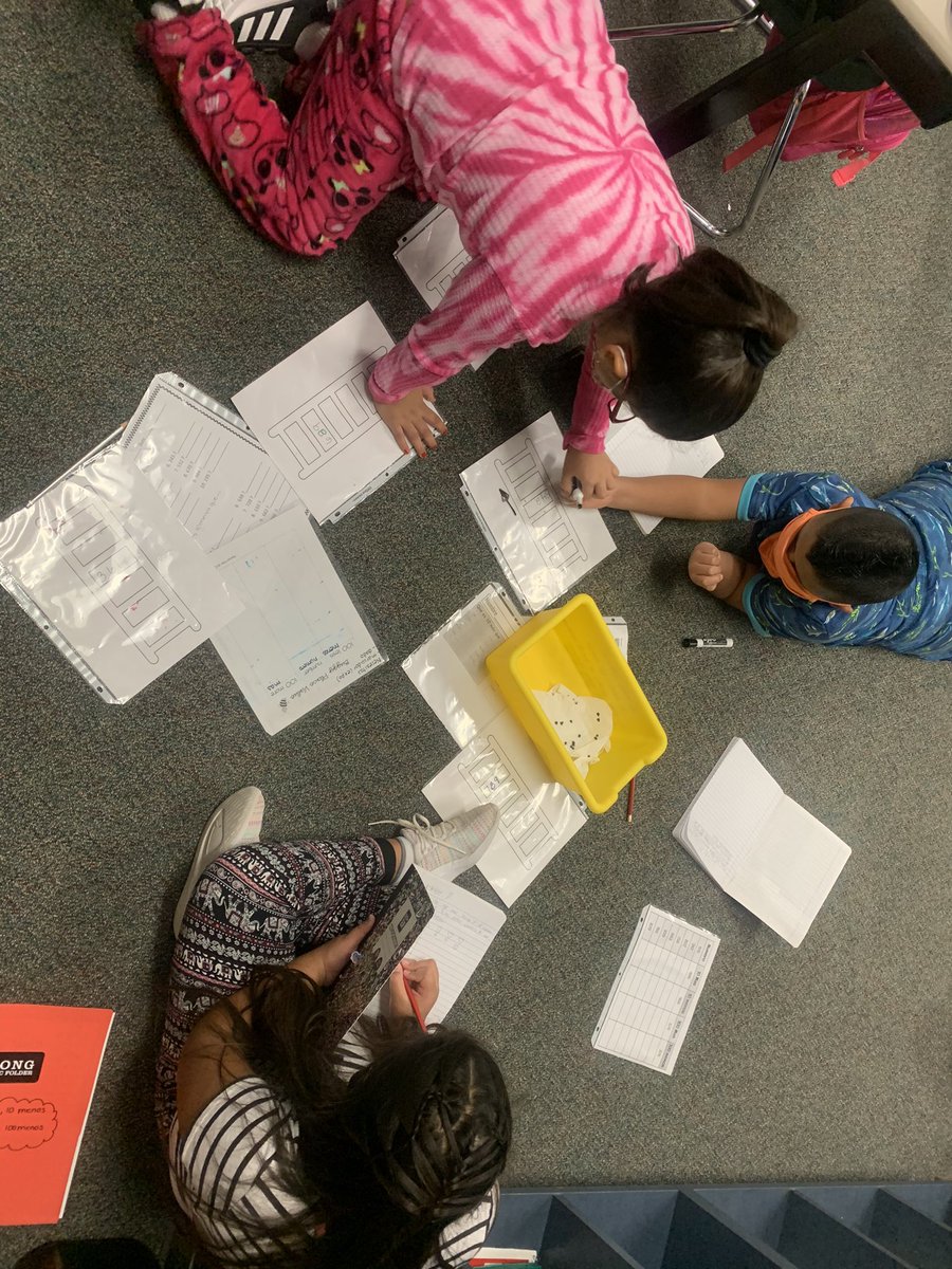 ljsmark10's tweet photo. Mrs Aguirre’s students love guided math. Her students are fully engaged. #BayColonyElem #DisdElemMath https://t.co/IG0mSVTWuF