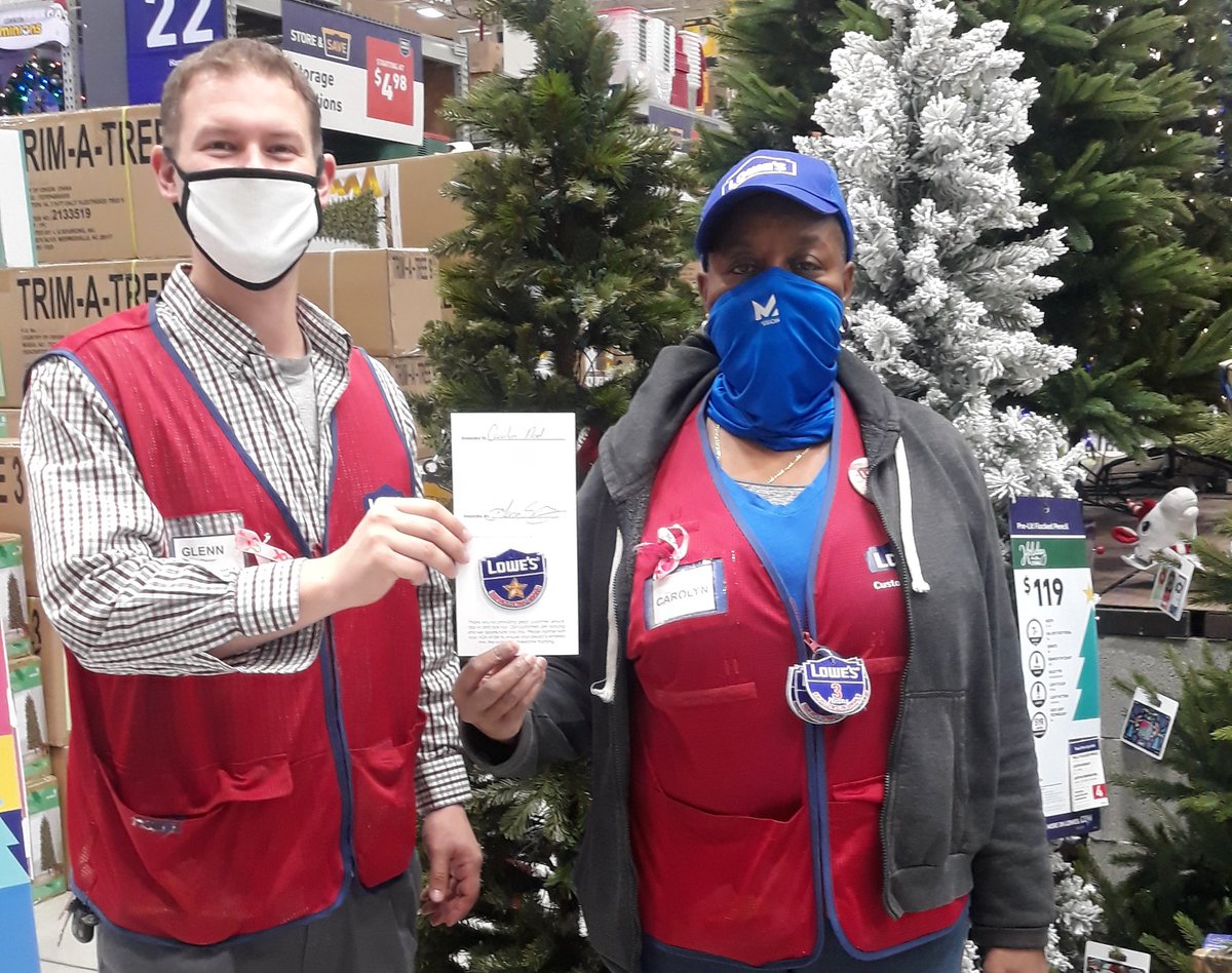 Celebrating a Bronze star award with such an amazing team member! Carolyn goes above and beyond everyday for our team and customers! Thank you for everything you do! @LauraG813R1 <a href="/BlueBoxR1/">@BlueBoxR1</a>