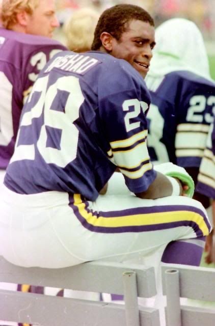Happy 71st (looks 51) Birthday Ahmad Rashad! legend and also one of the best broadcasters ever. 