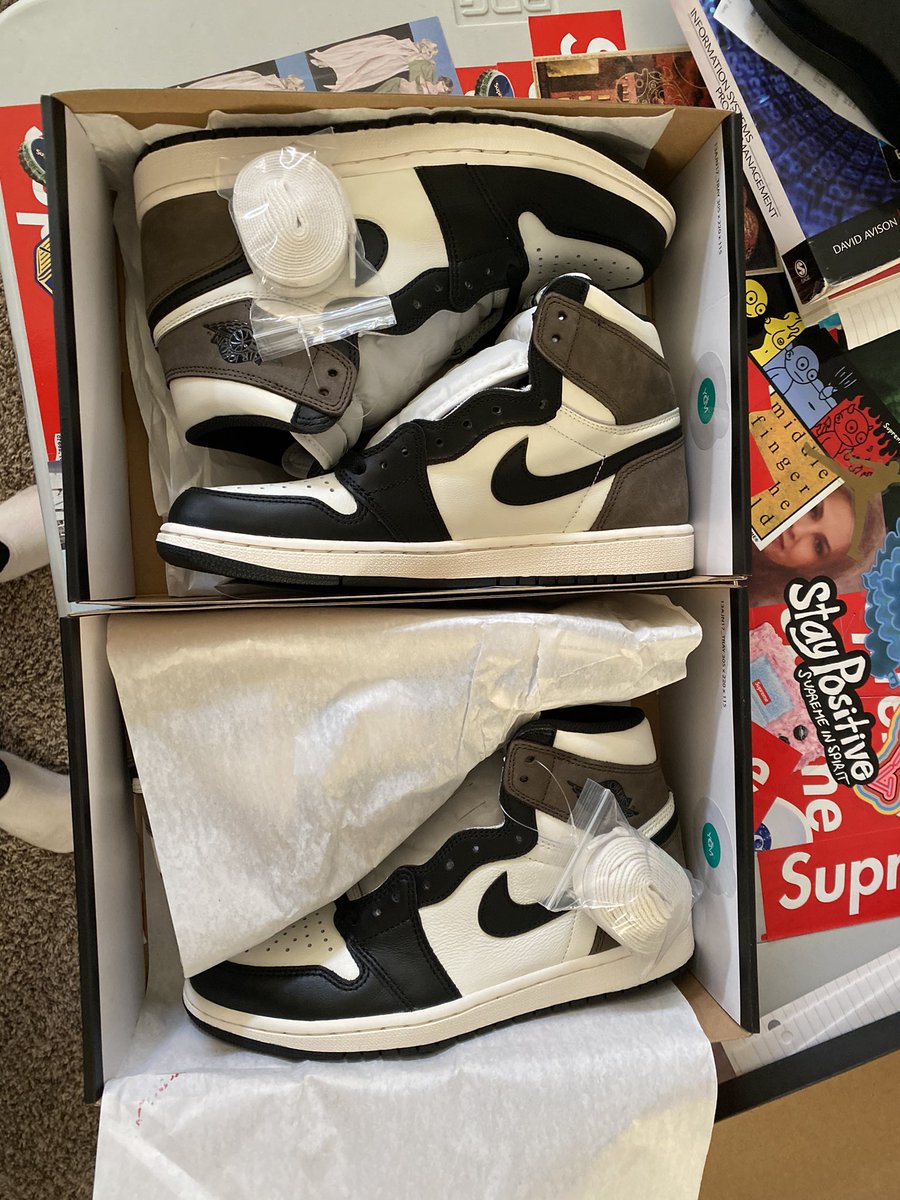 BattleBornKicks's tweet photo. Should I dye these white🤍☕️mocha Aj1 laces wit a real mocha? ☕️ https://t.co/NeZNJC26Vc