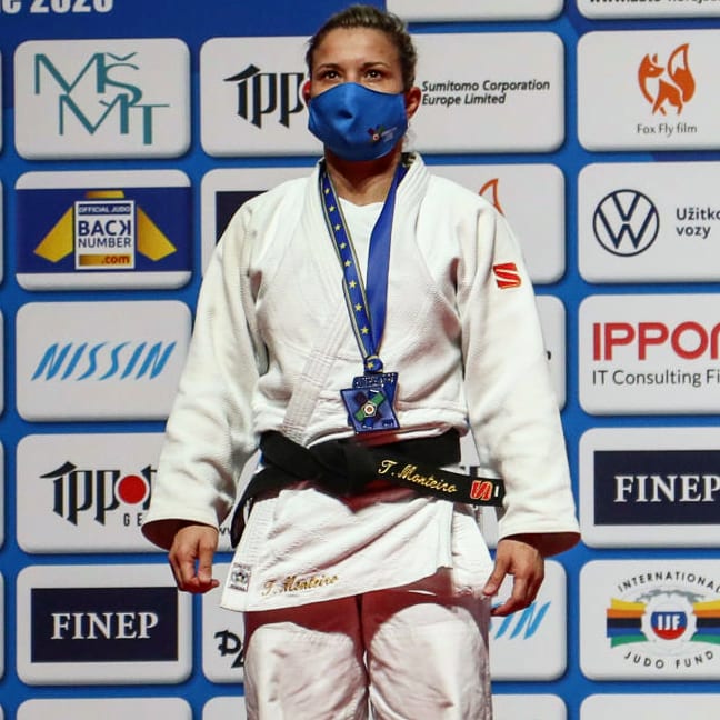 VICE-CAMPEÃ da EUROPA
14 europeus, 14 medalhas.
Uma sensação incrível de gratidão por esta conquista, especialmente neste momento difícil pra todos.
É difícil encontrar palavras pra explicar o que sinto. Mas estou muito feliz 🙏✨
EU VIM PRA FICAR!