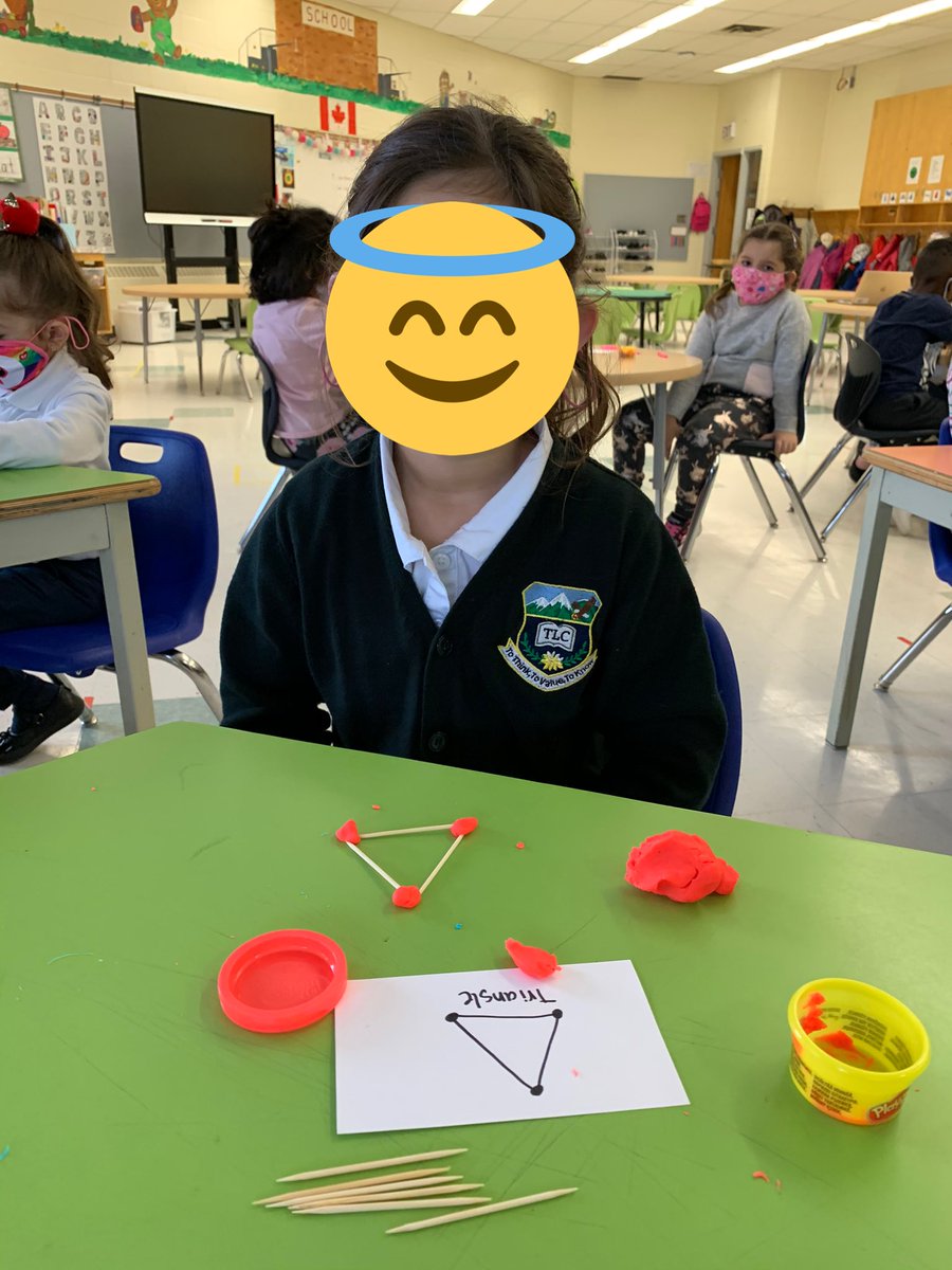 chanmsarah's tweet image. Today our student teacher taught us a fun way to create 2D shapes while recognizing vertices and sides! @c_dang6 #jumpmath #math #kindergarten